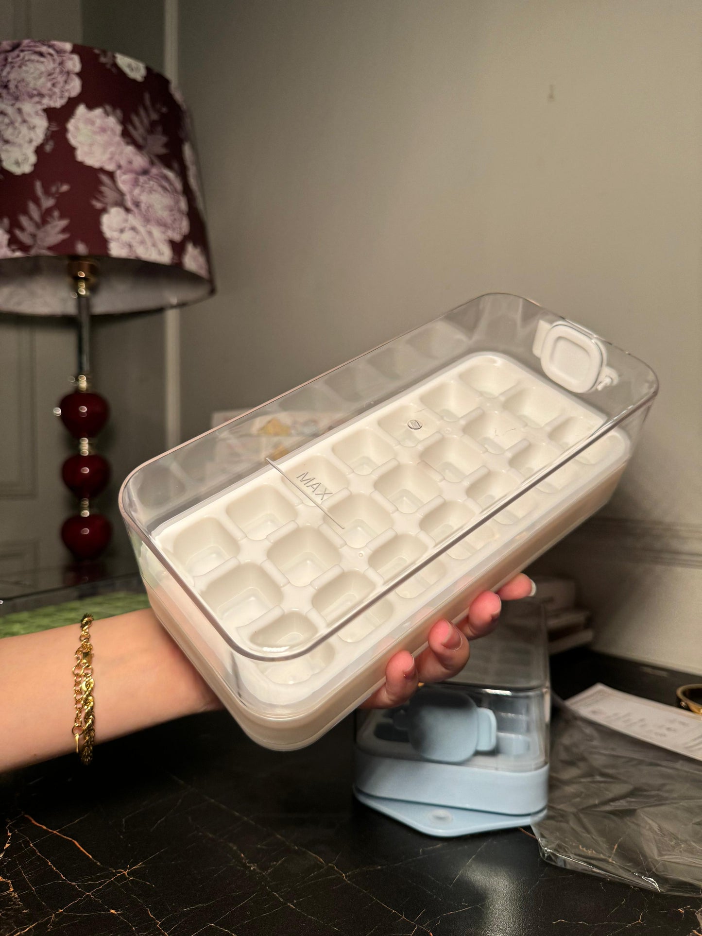 Ice cube tray with box