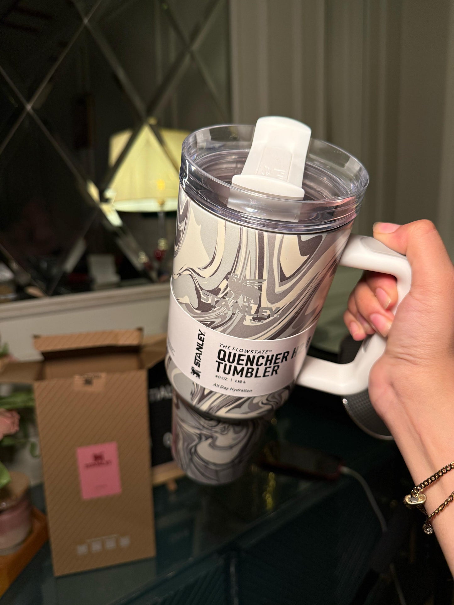 Grey/white Stanley 40oz (IMMEDIATE DELIVERY AVAILABLE)