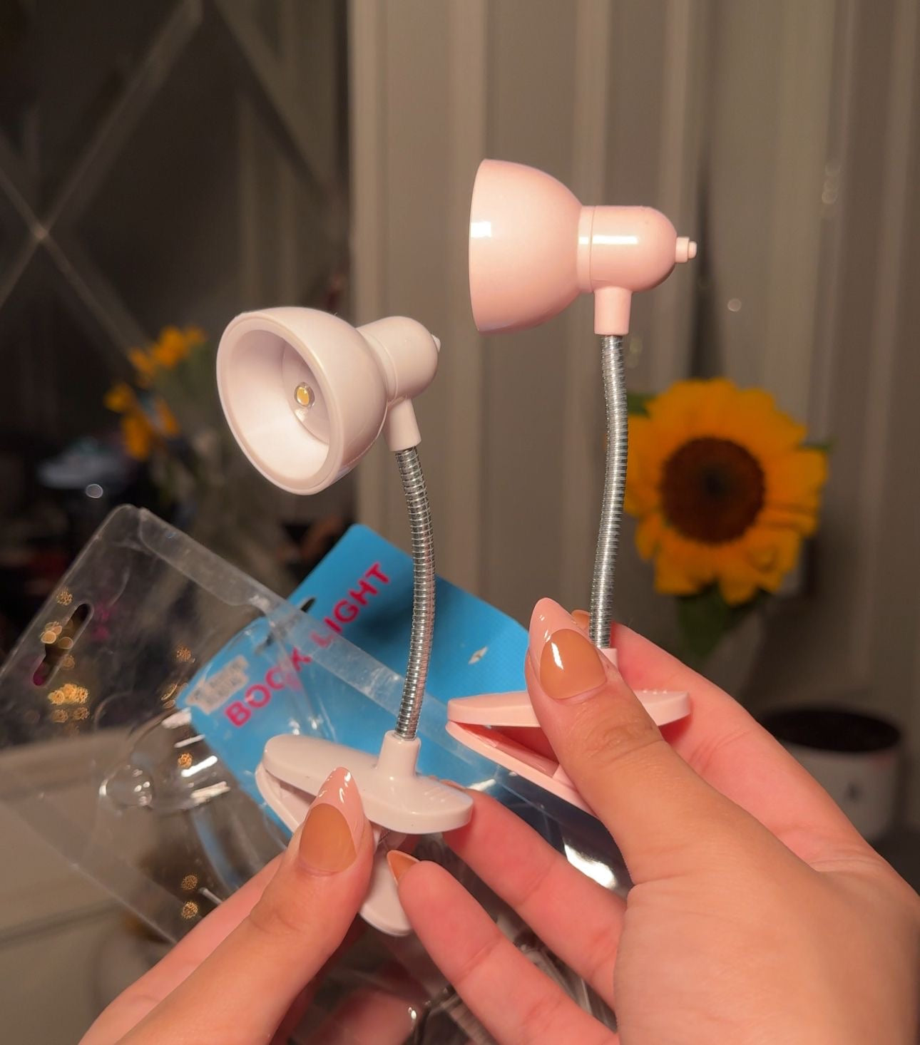 Mini lamp book clip light