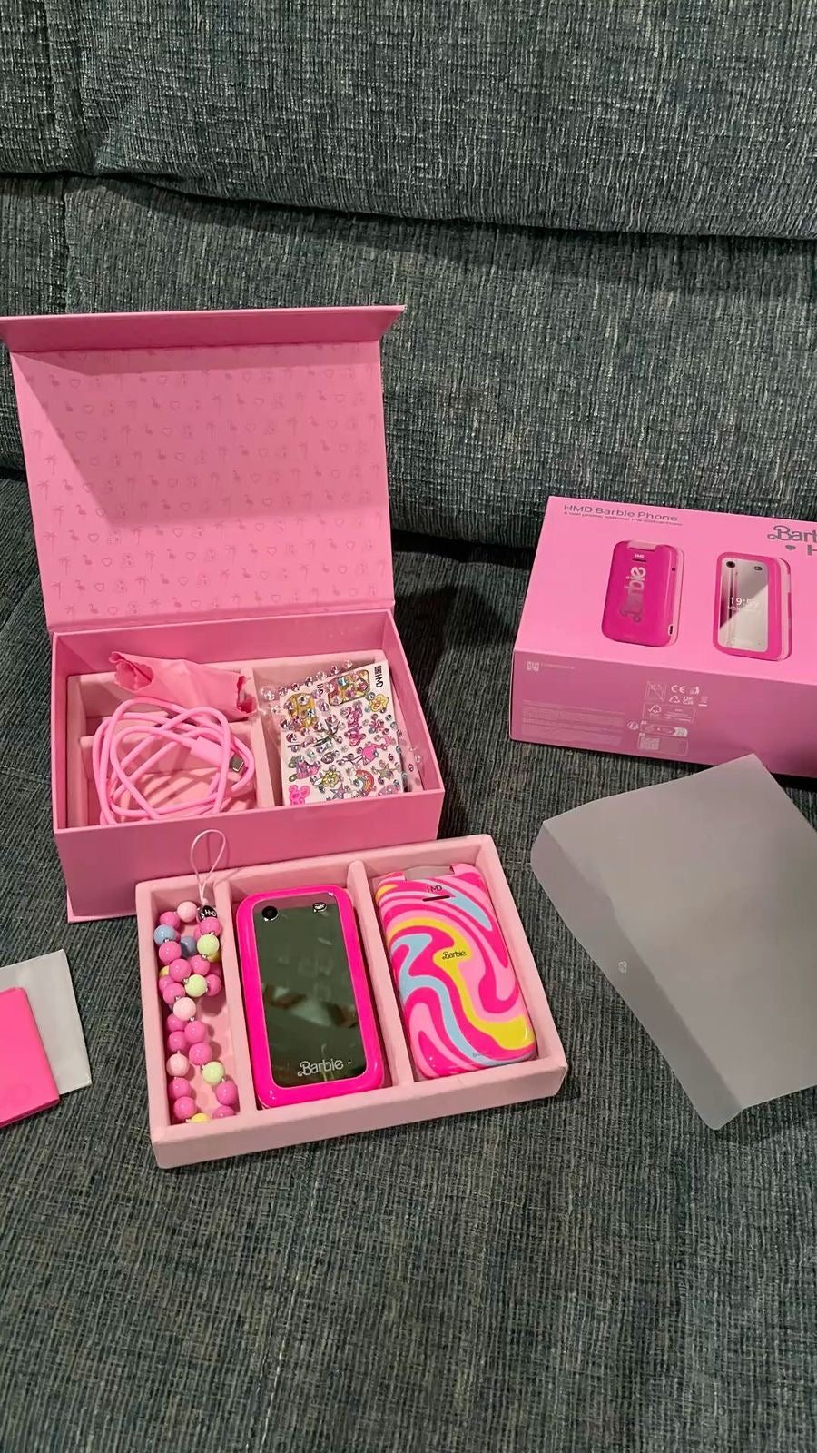 Barbie flip phone set in hot pink (IMMEDIATE DELIVERY AVAILABLE) (WHOLE PAYMENT WILL BE DONE ADVANCED)