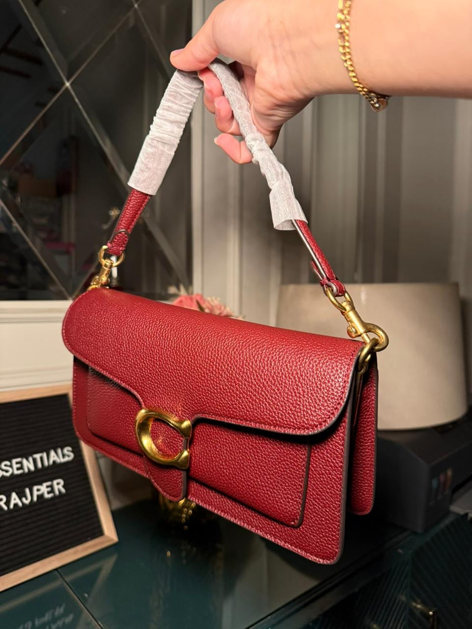 MAHROON TABBY COACH SHOULDER BAG  (WITH BOX) (IMMEDIATE DELIVERY AVAILABLE) 26CM