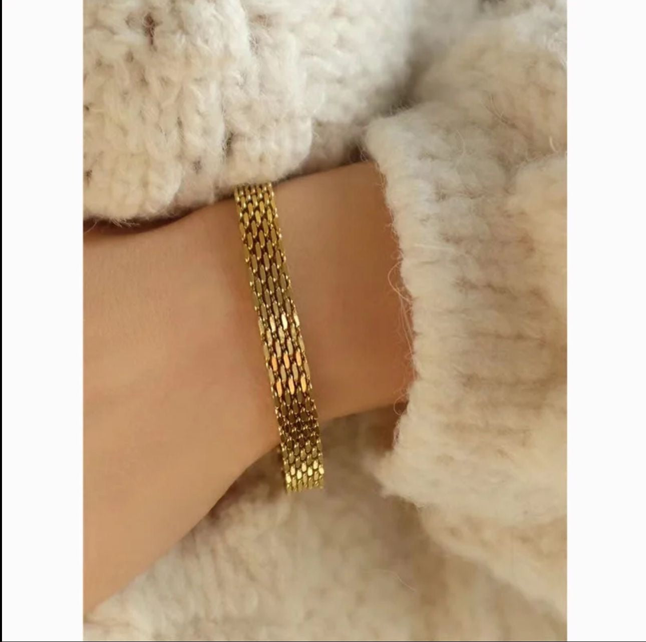 Gold pleated bracelet