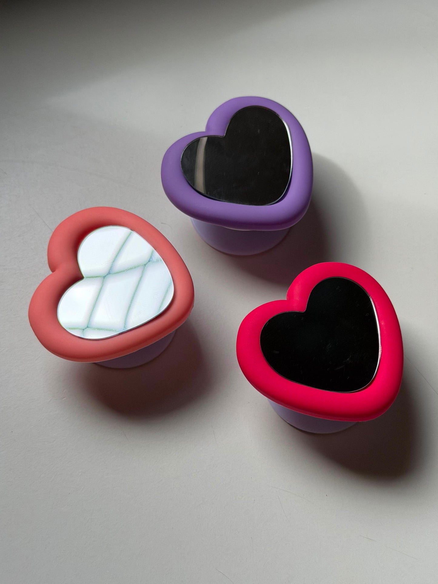 Heart mirror pop socket