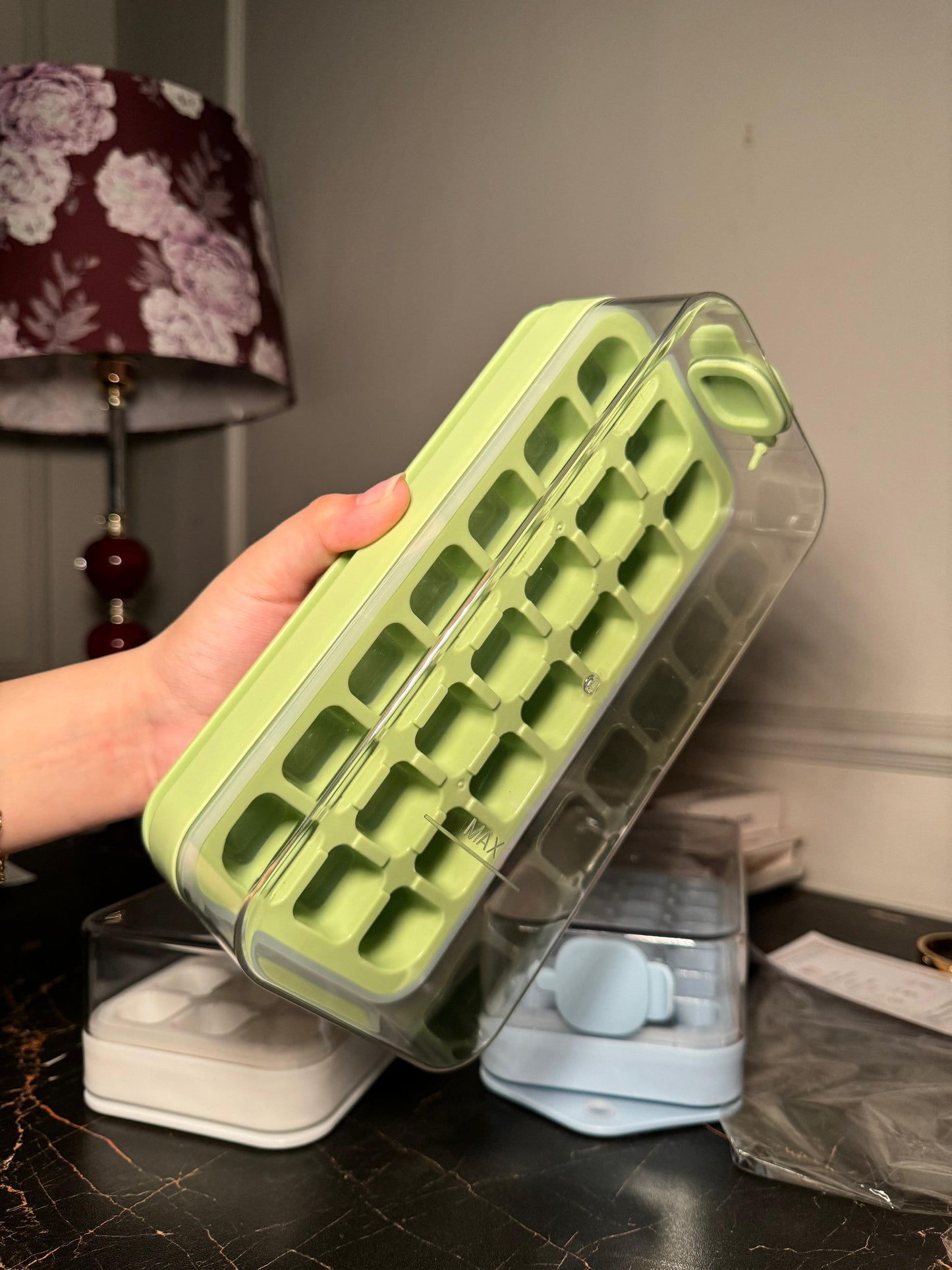 Ice cube tray with box