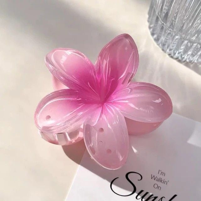 Pink flower shape claw