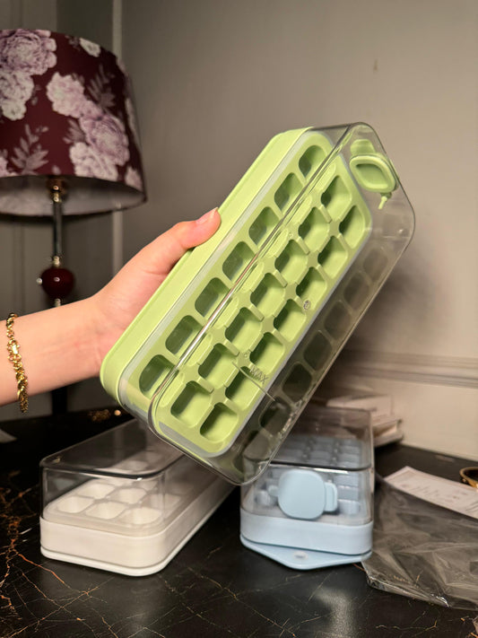 Ice cube tray with box