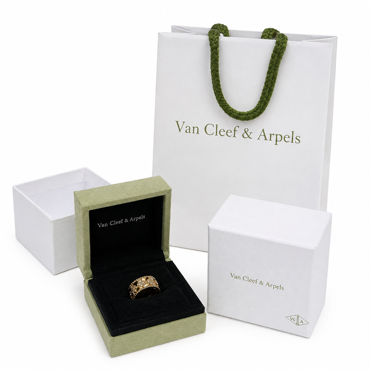 Van Cleef & Arpels Perlée clovers ring