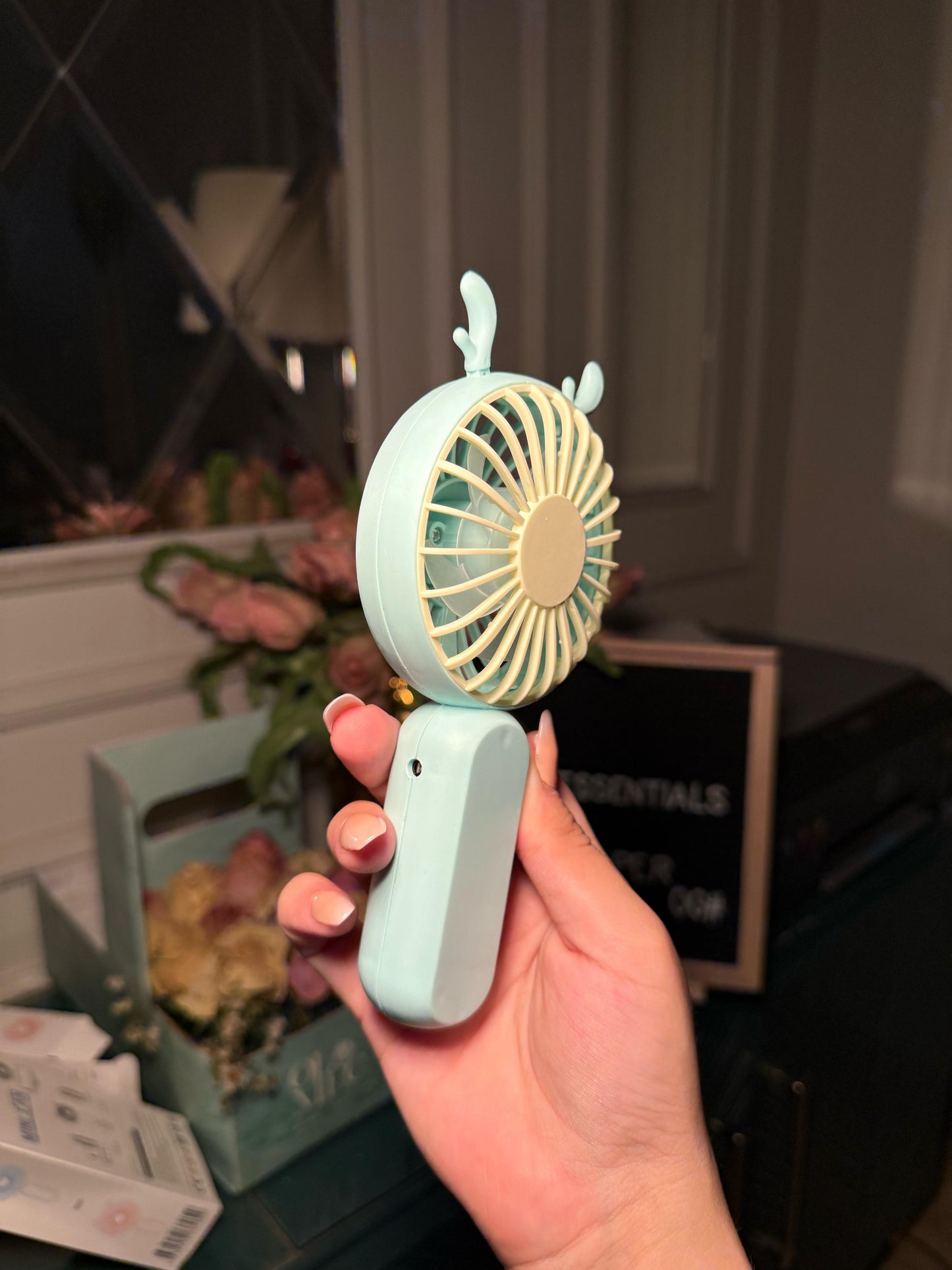 Minty Reindeer Cool Fan F22