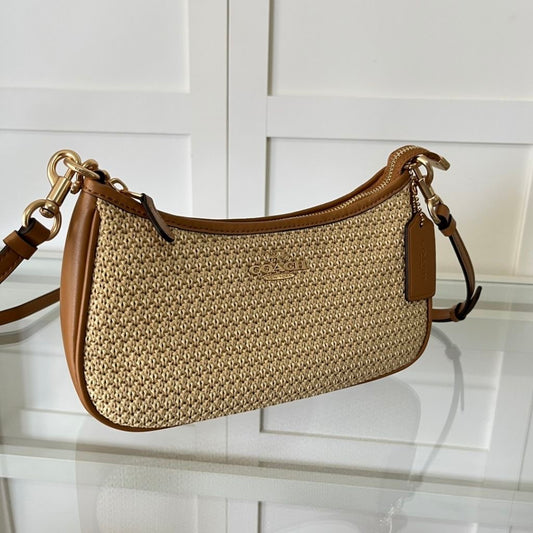 Coach signature shoulder bag (immediate delivery available) (HIGH QUALITY)