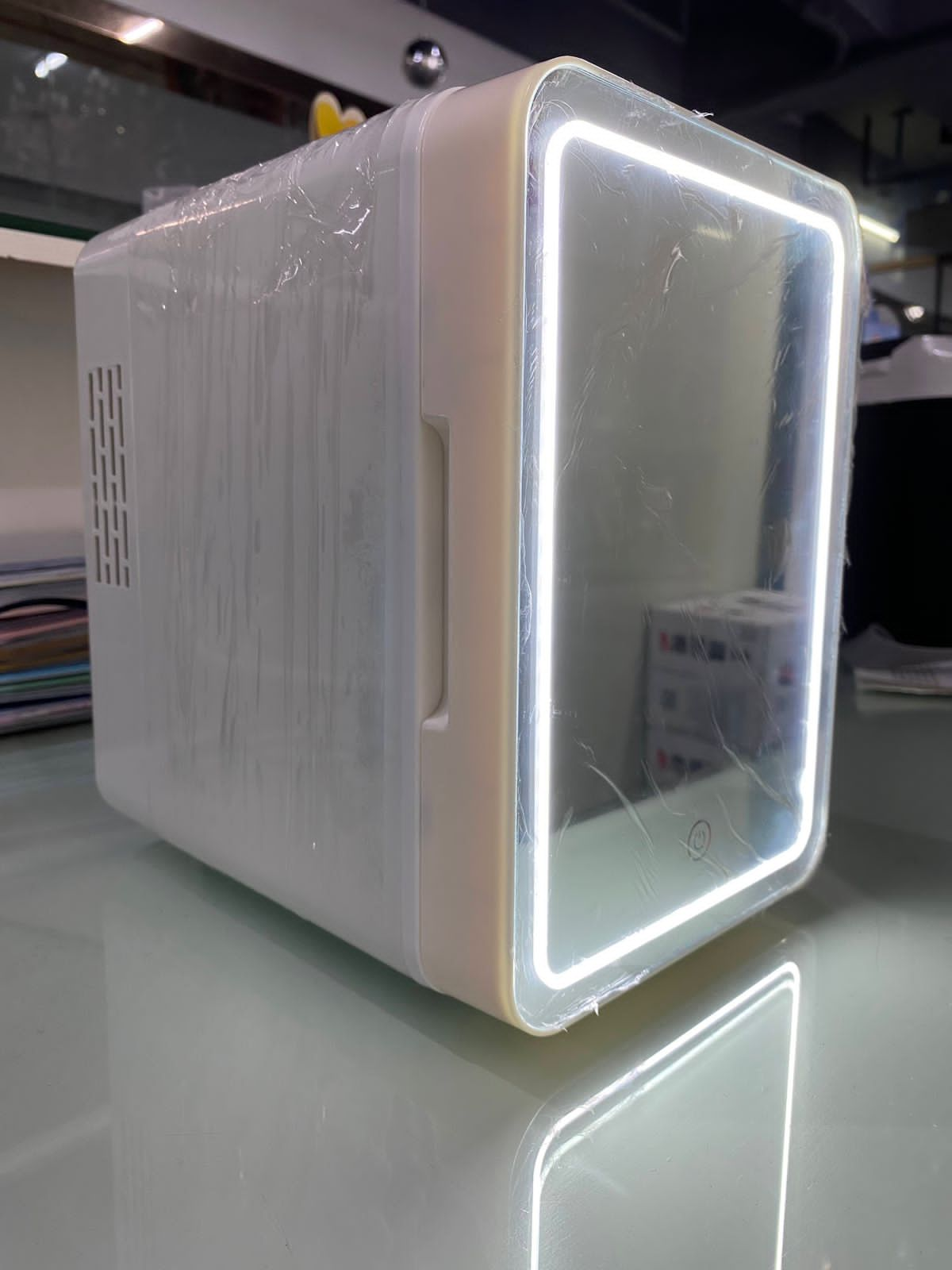 LED mirror portable fridge🧴(15 to 20 days)