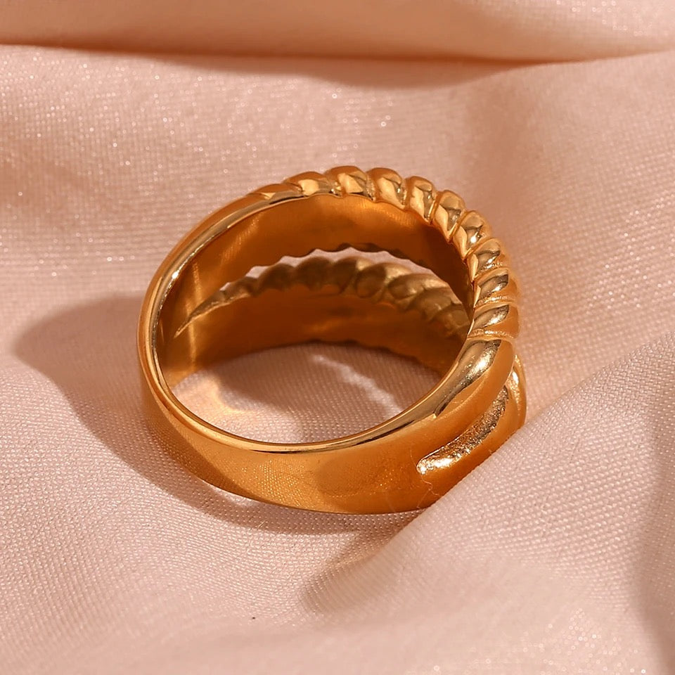 Monserrate textured Ring