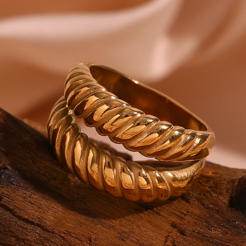 Monserrate textured Ring