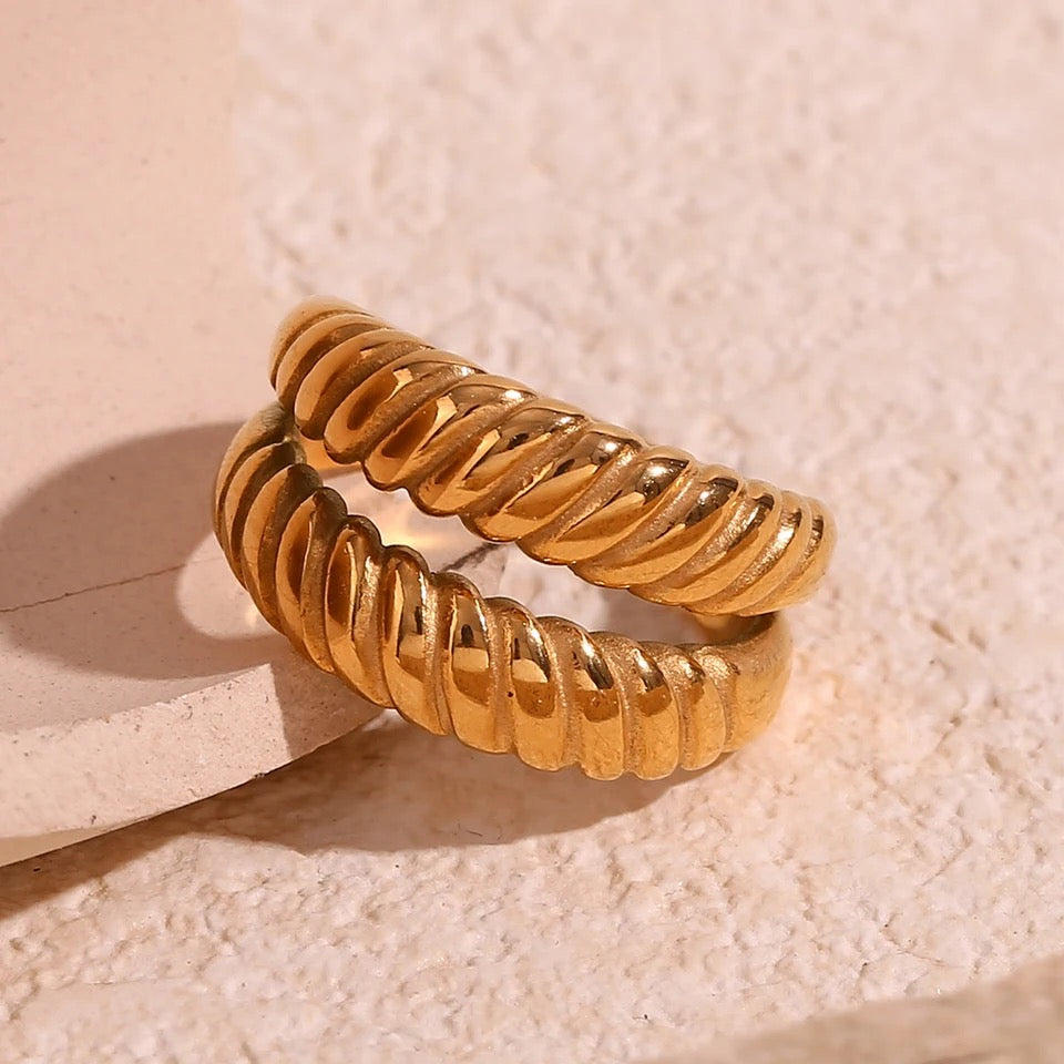 Monserrate textured Ring