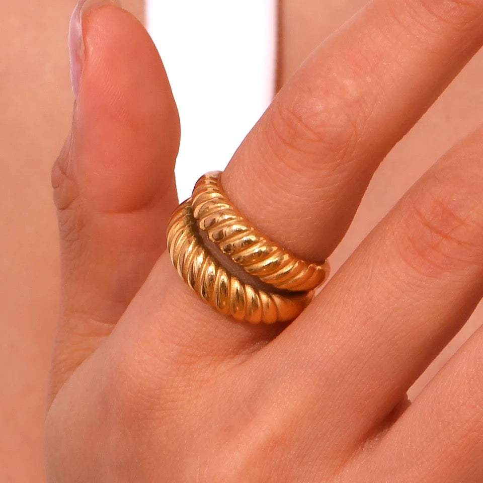 Monserrate textured Ring