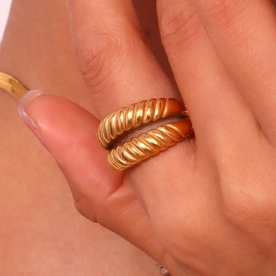 Monserrate textured Ring