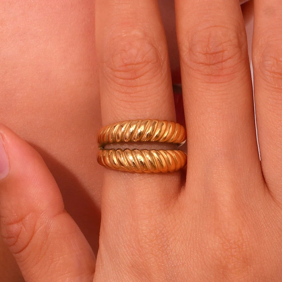 Monserrate textured Ring