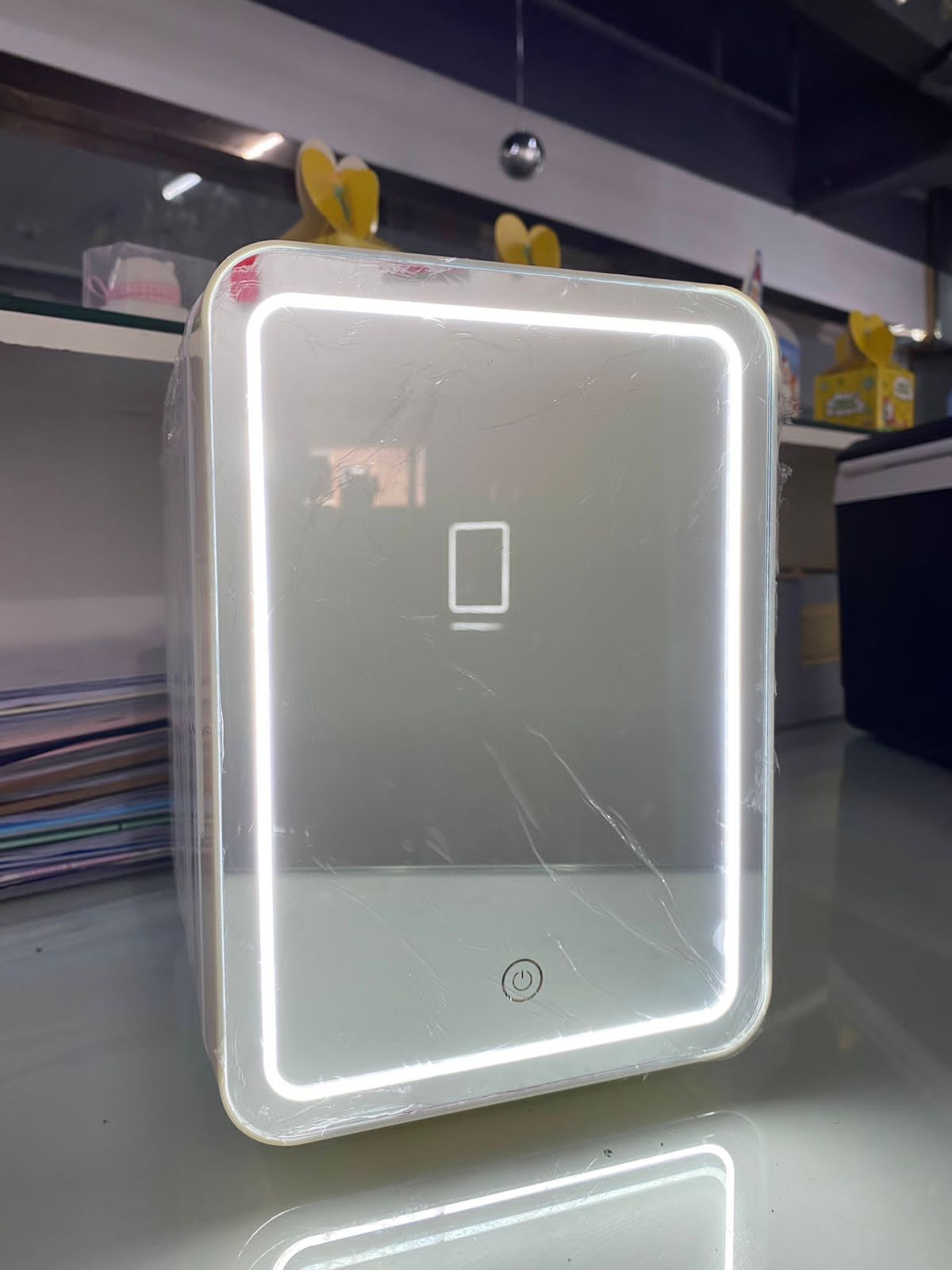 LED mirror portable fridge🧴(15 to 20 days)