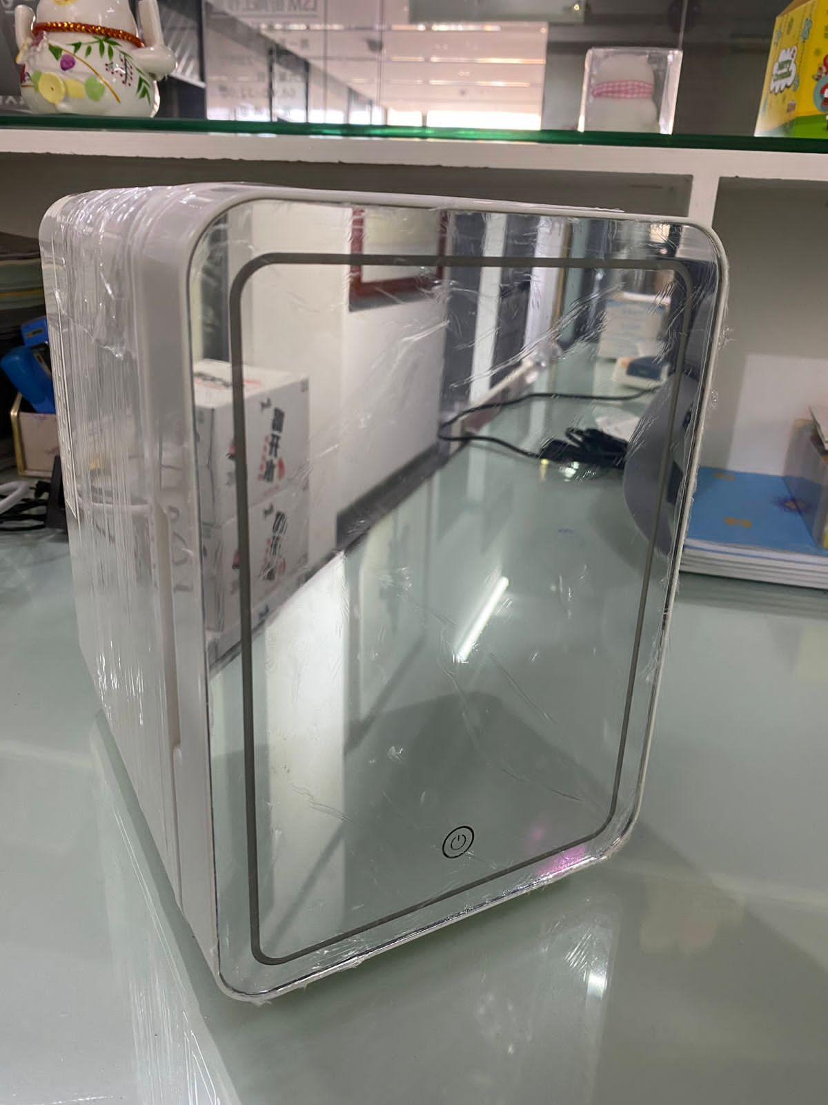 LED mirror portable fridge🧴(15 to 20 days)