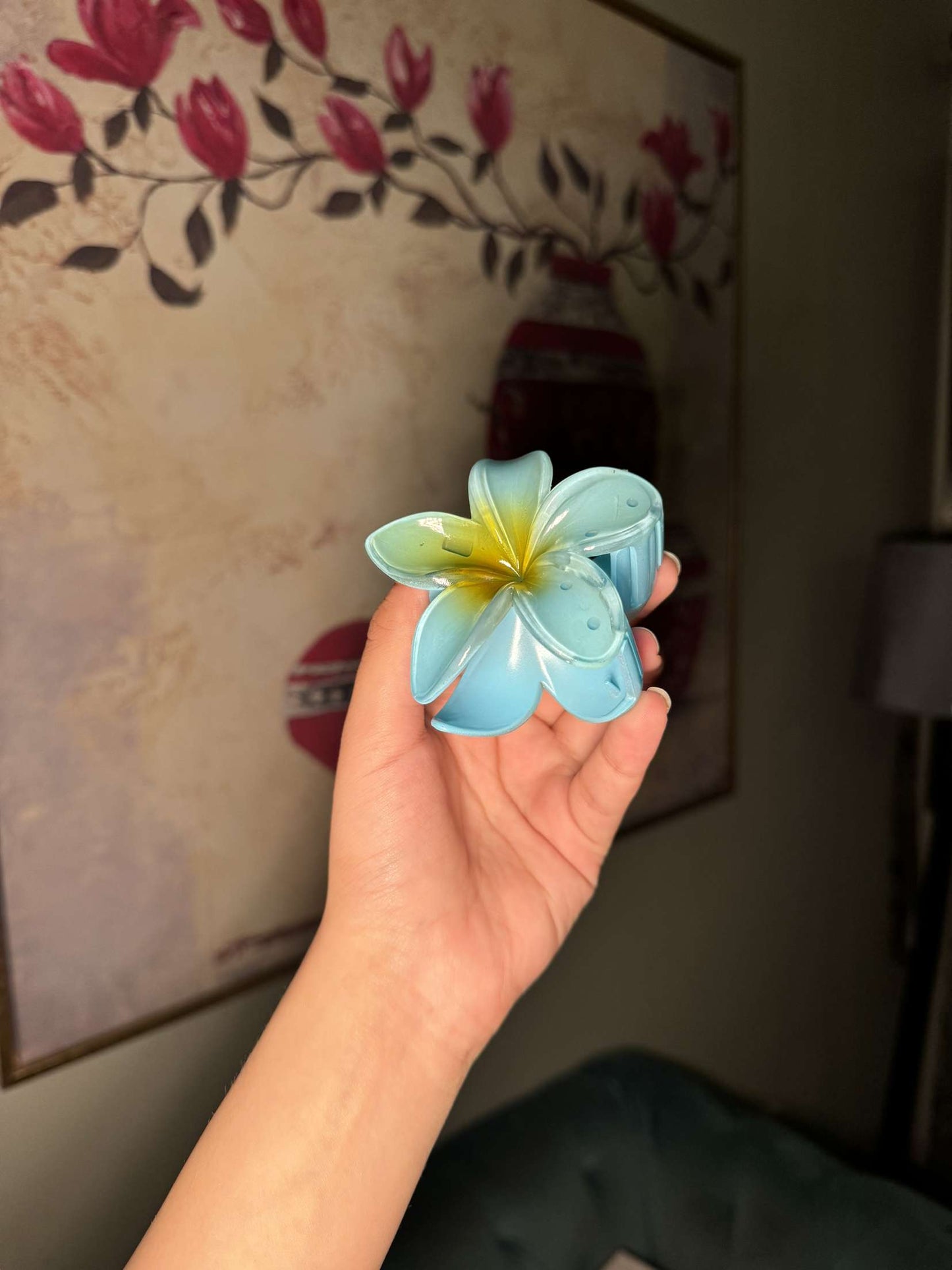 Blue Flower shape claw