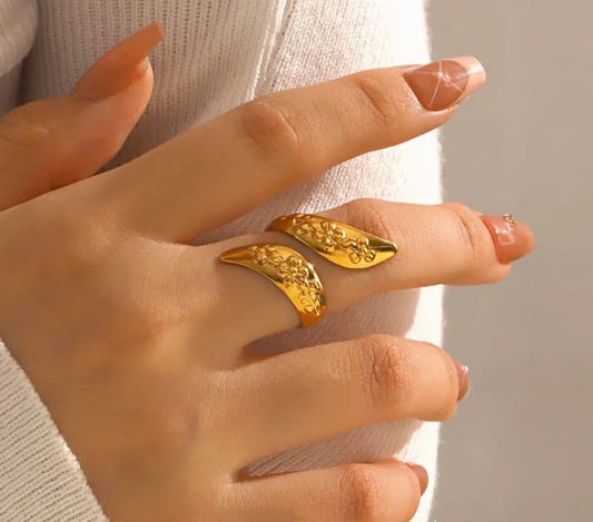 Gold border ring