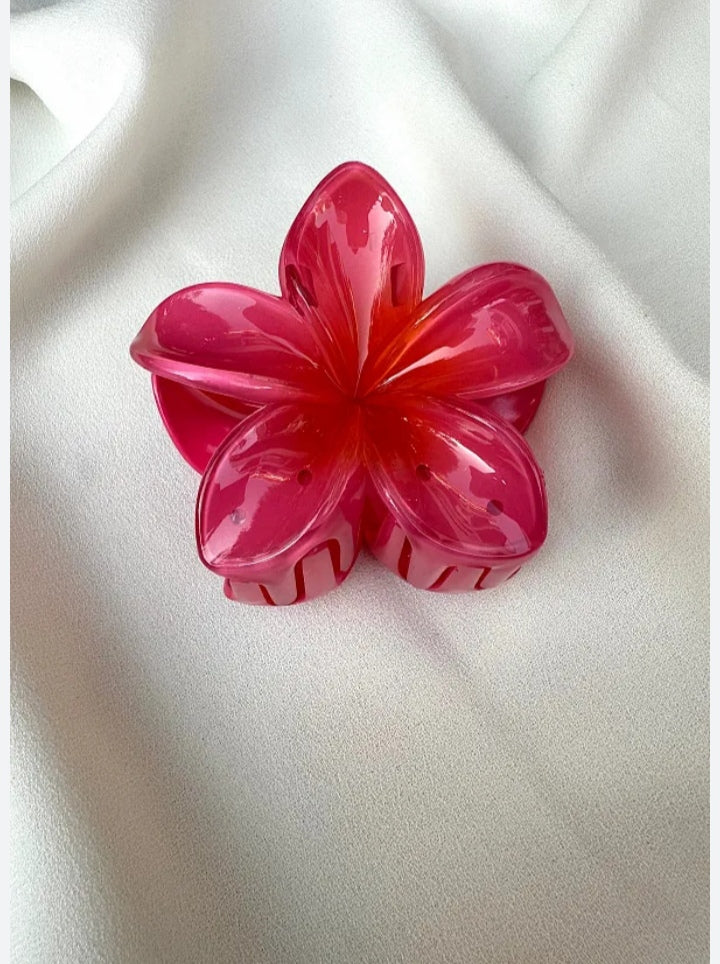 Dark pink flower shape claw