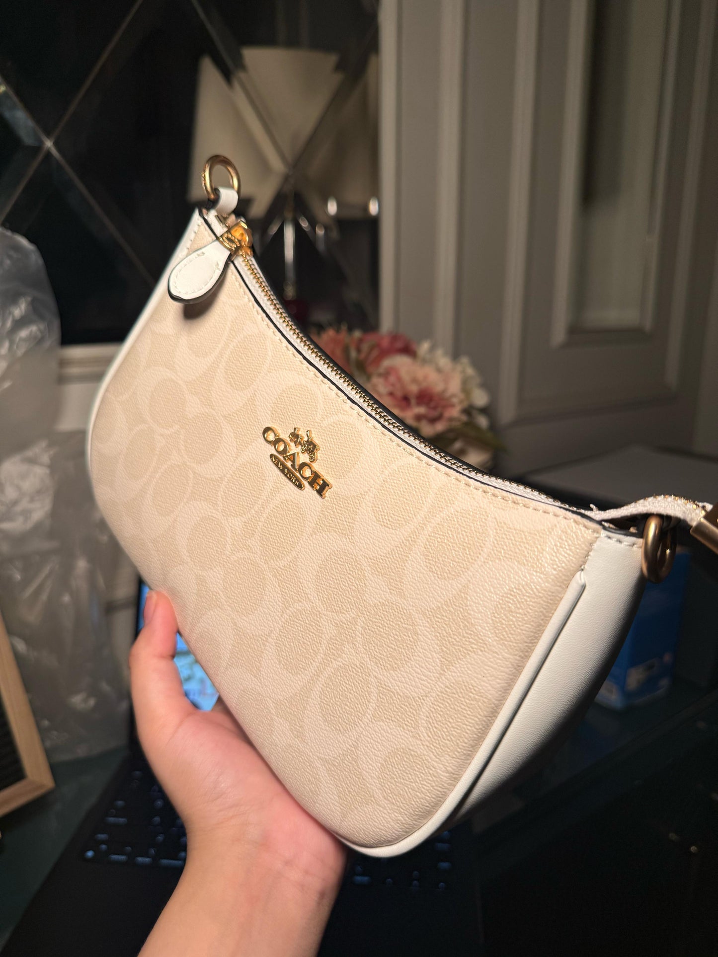 White/ Beige Coach shoulder bag (immediate white delivery available)(HIGH QUALITY)
