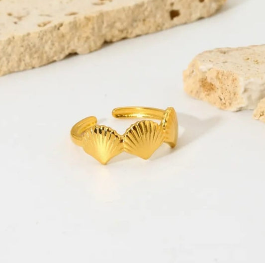 Leave petal ring